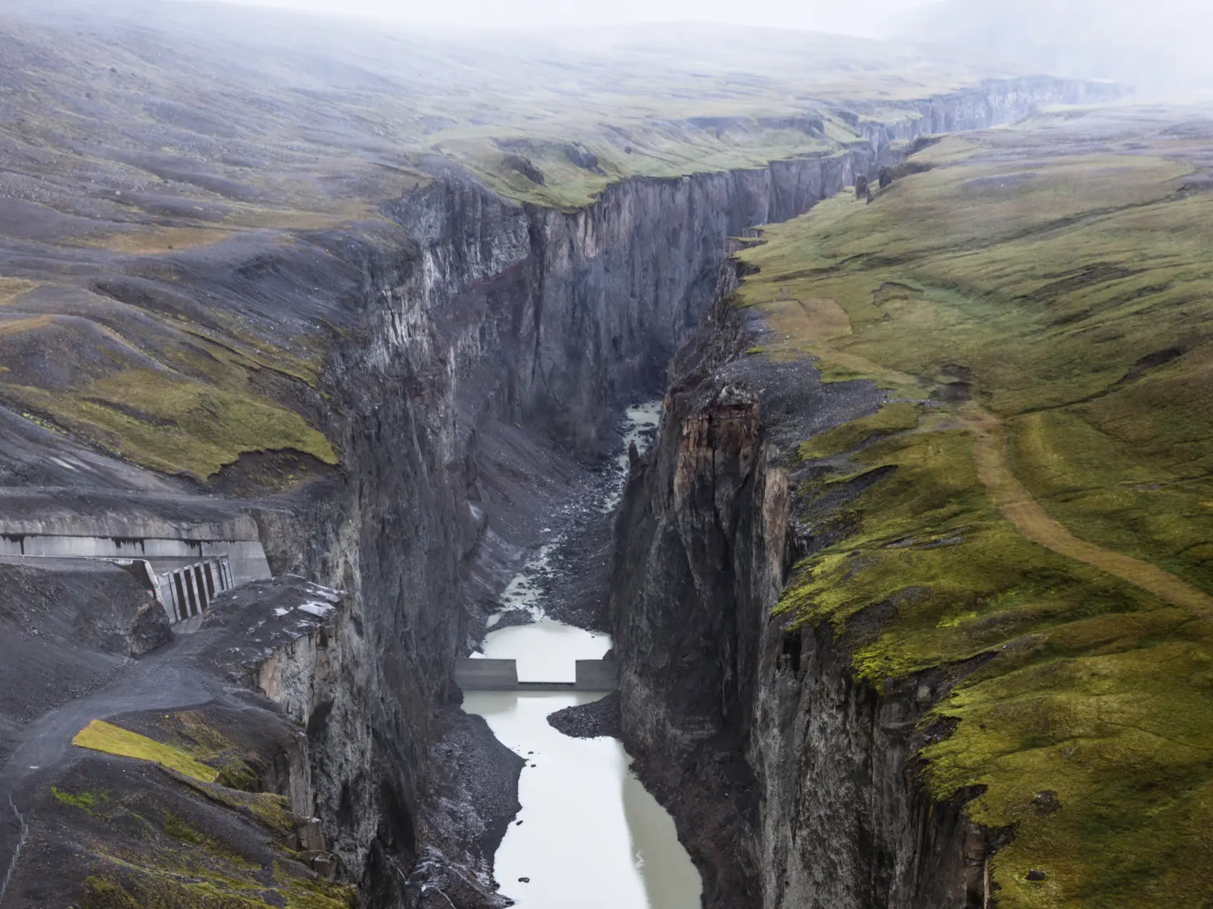 Ostisland Hafrahvammagljúfur Schlucht mit Fluss