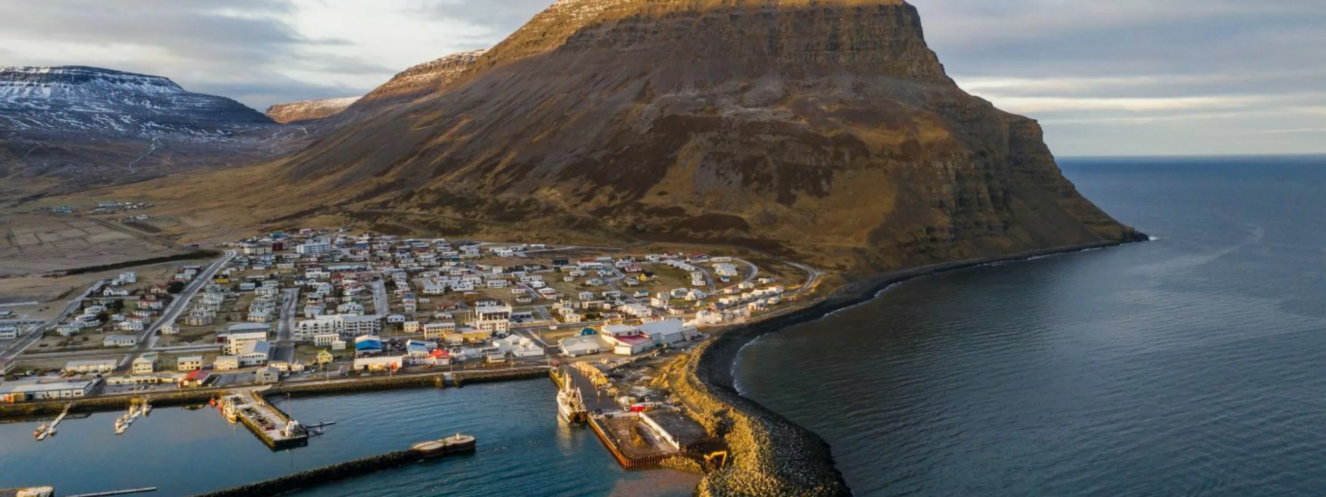 Hafen vom Dorf Bolungarvík in den Westfjorden, Foto: Bsiness iceland Hafen vom Dorf Bolungarvík in den Westfjorden, Foto: Bsiness iceland